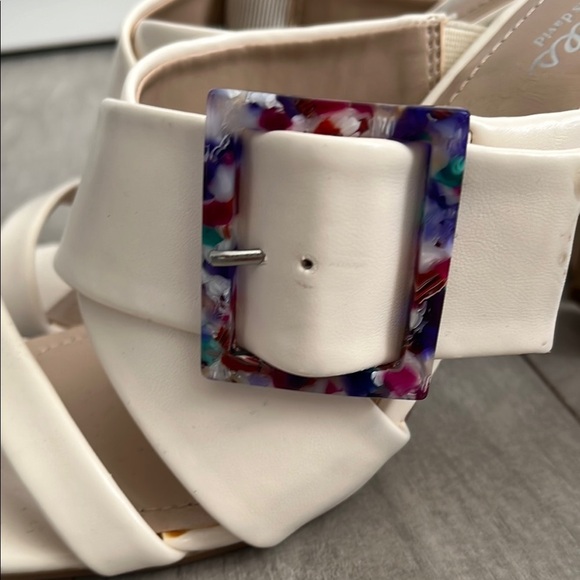 CHARLES DAVID NWOT Cream Heeled Gleam Sandals with Multicolor Buckle, Size 8 - Picture 5 of 10